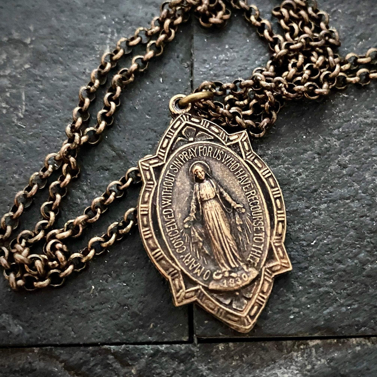 Men&#39;s Miraculous Medal featuring a depiction of the Blessed Mother Mary, Brass Necklace Chain, 20 or 24 Inch Chain, BR-015