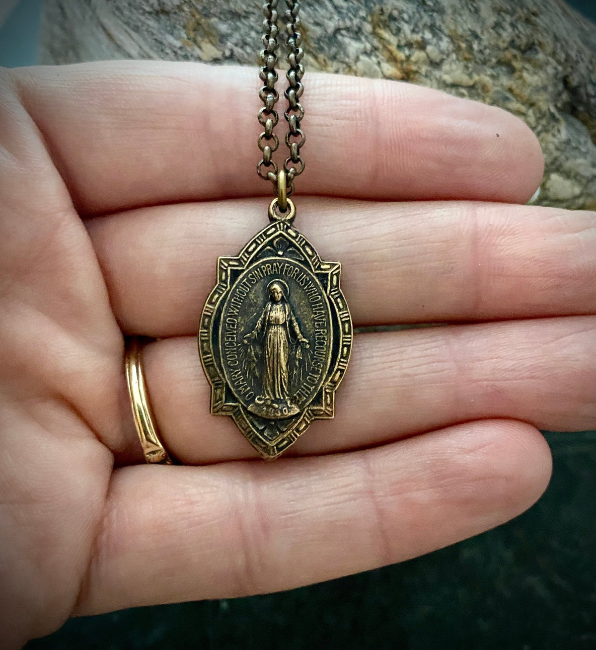 Men&#39;s Miraculous Medal featuring a depiction of the Blessed Mother Mary, Brass Necklace Chain, 20 or 24 Inch Chain, BR-015