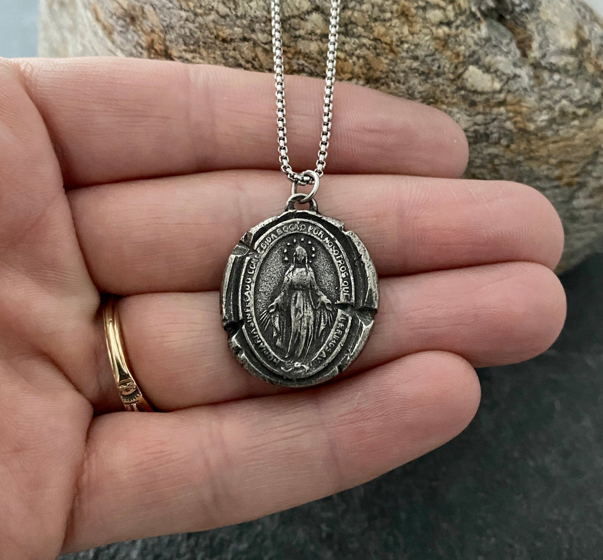 Men&#39;s Necklace with Mary Wax Seal Medal, Miraculous Medal, Unisex necklace, Catholic Jewelry, ST-026