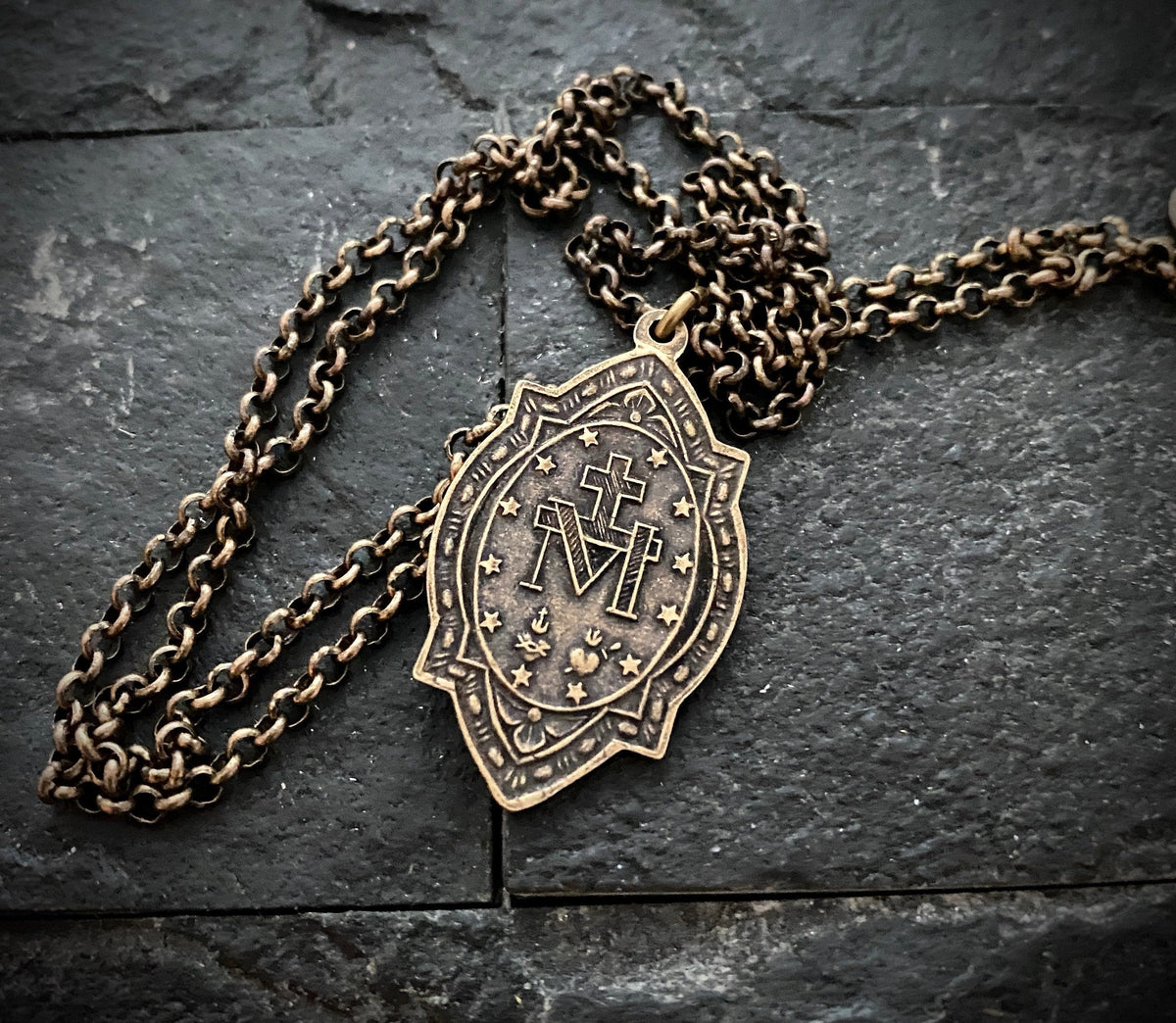 Men&#39;s Miraculous Medal featuring a depiction of the Blessed Mother Mary, Brass Necklace Chain, 20 or 24 Inch Chain, BR-015