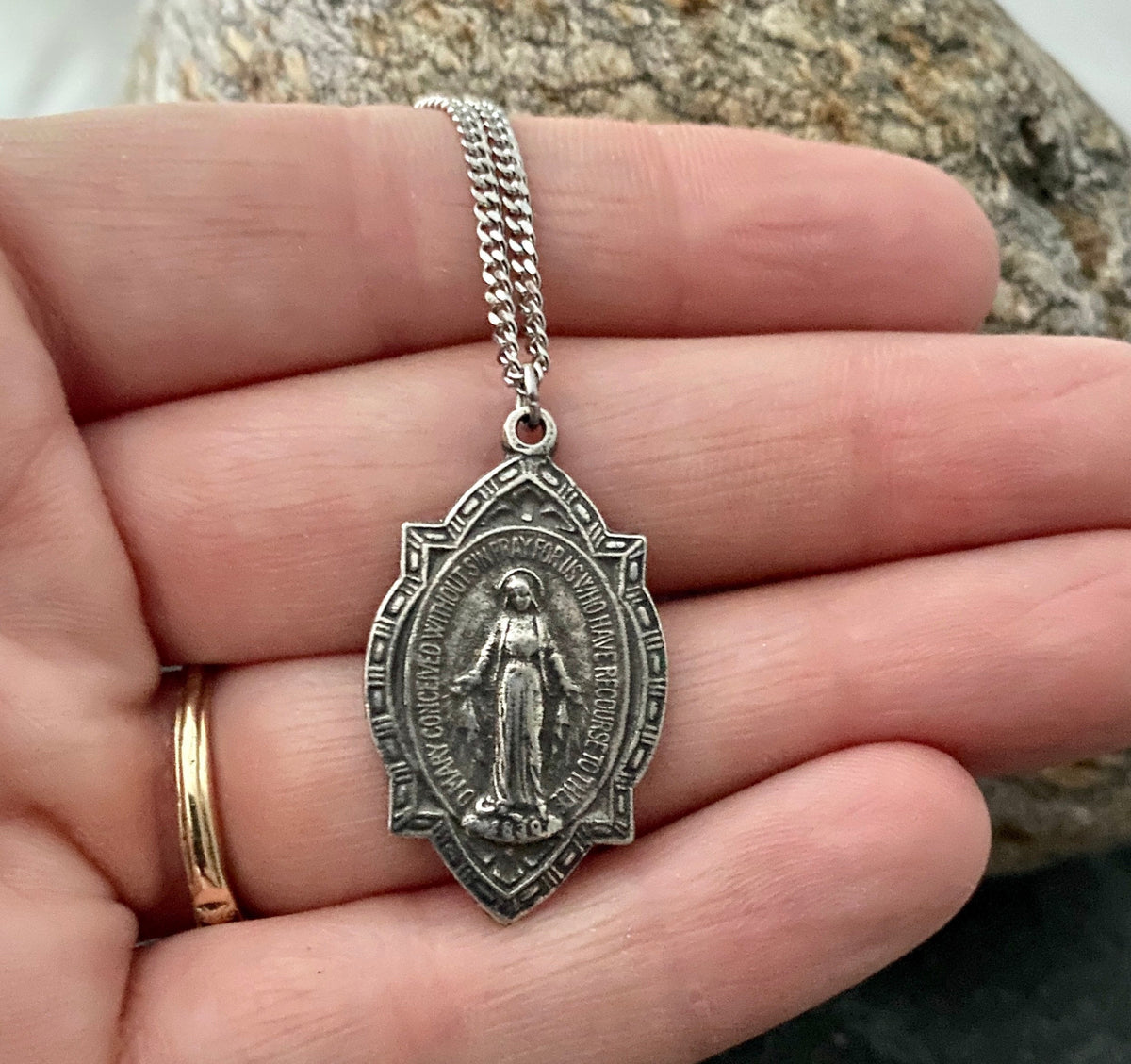 Men&#39;s Miraculous Medal featuring a depiction of the Blessed Mother, Steel chain necklace, 20 or 24 inches, ST-009