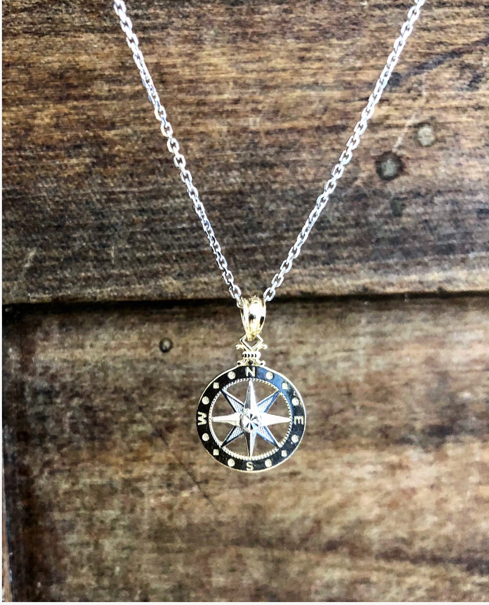 Women&#39;s 14kt Yellow Gold Compass Rose Pendant